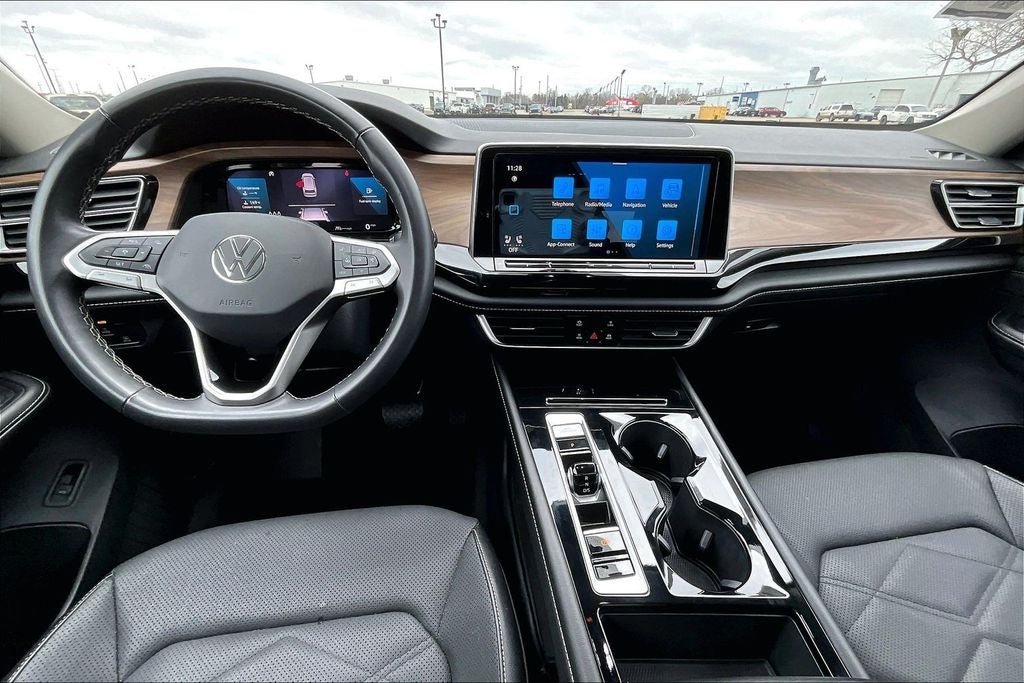 2024 Volkswagen Atlas 2.0T SE w/Technology