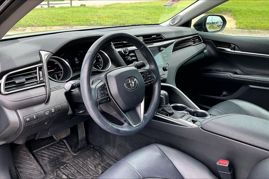 2020 Toyota Camry Hybrid XLE