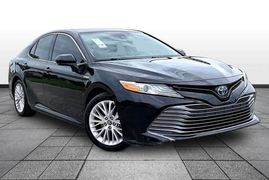 2020 Toyota Camry Hybrid XLE