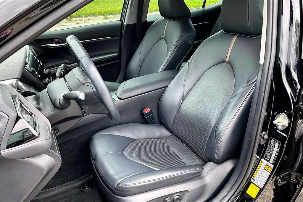 2020 Toyota Camry Hybrid XLE