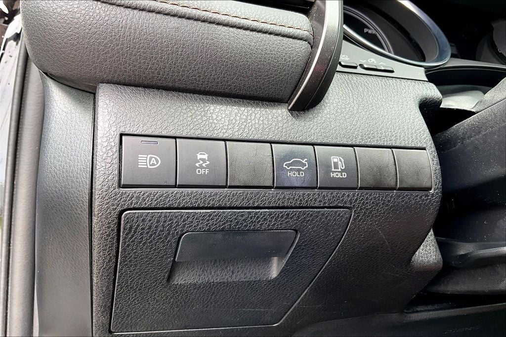2020 Toyota Camry Hybrid XLE