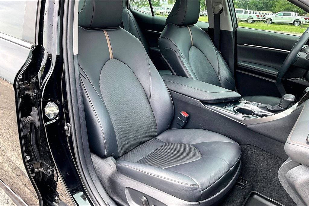 2020 Toyota Camry Hybrid XLE