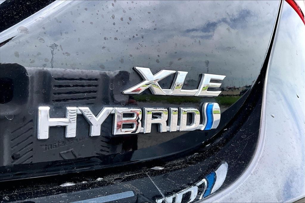 2020 Toyota Camry Hybrid XLE