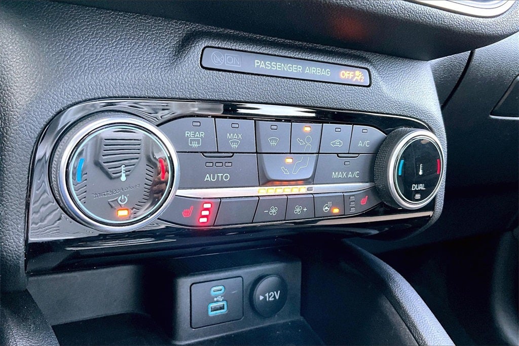 2022 Ford Escape Titanium