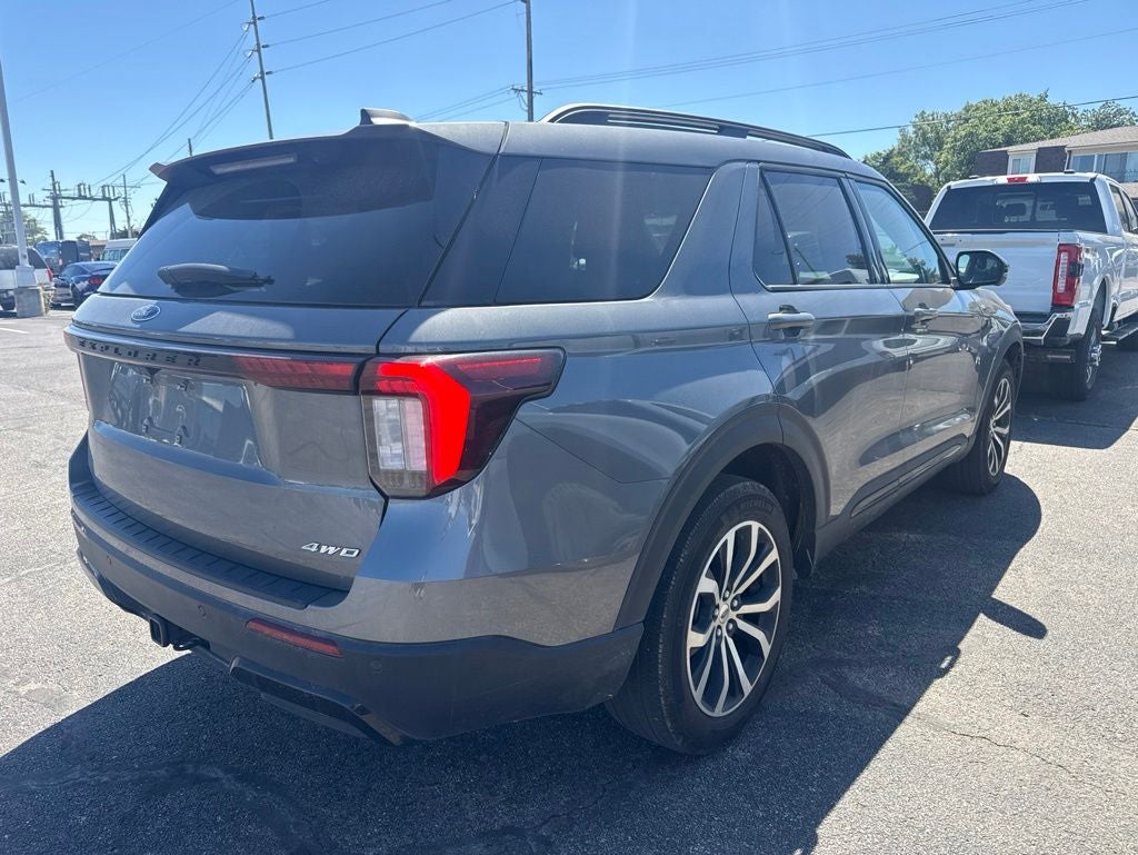 2025 Ford Explorer ST-Line