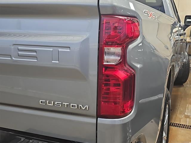 2025 Chevrolet Silverado Custom