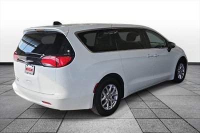 2023 Chrysler Voyager LX