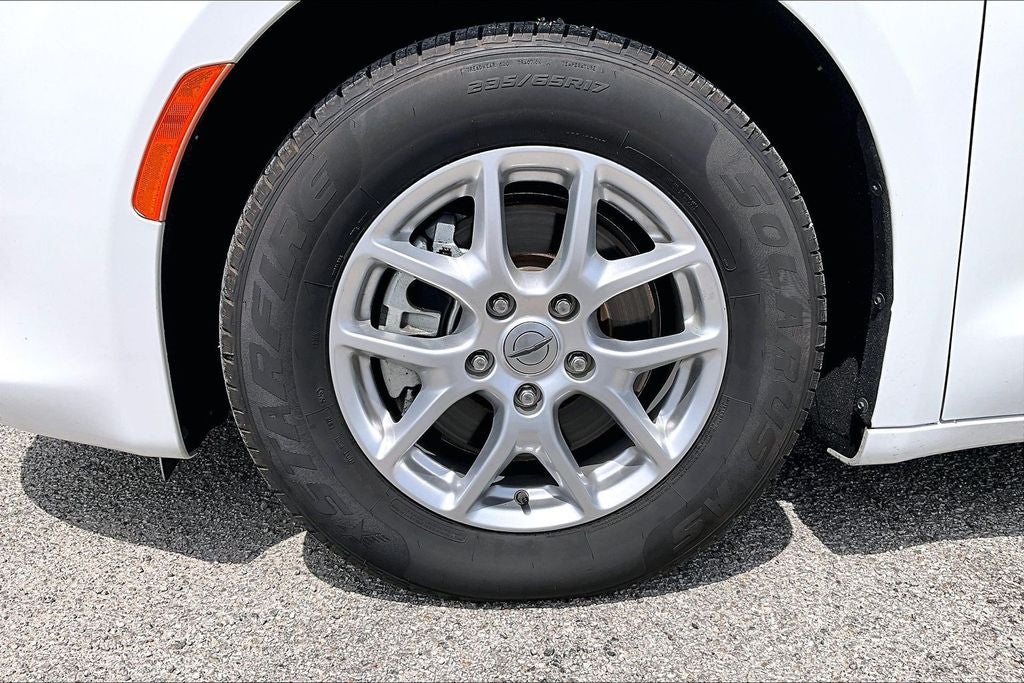 2023 Chrysler Voyager LX