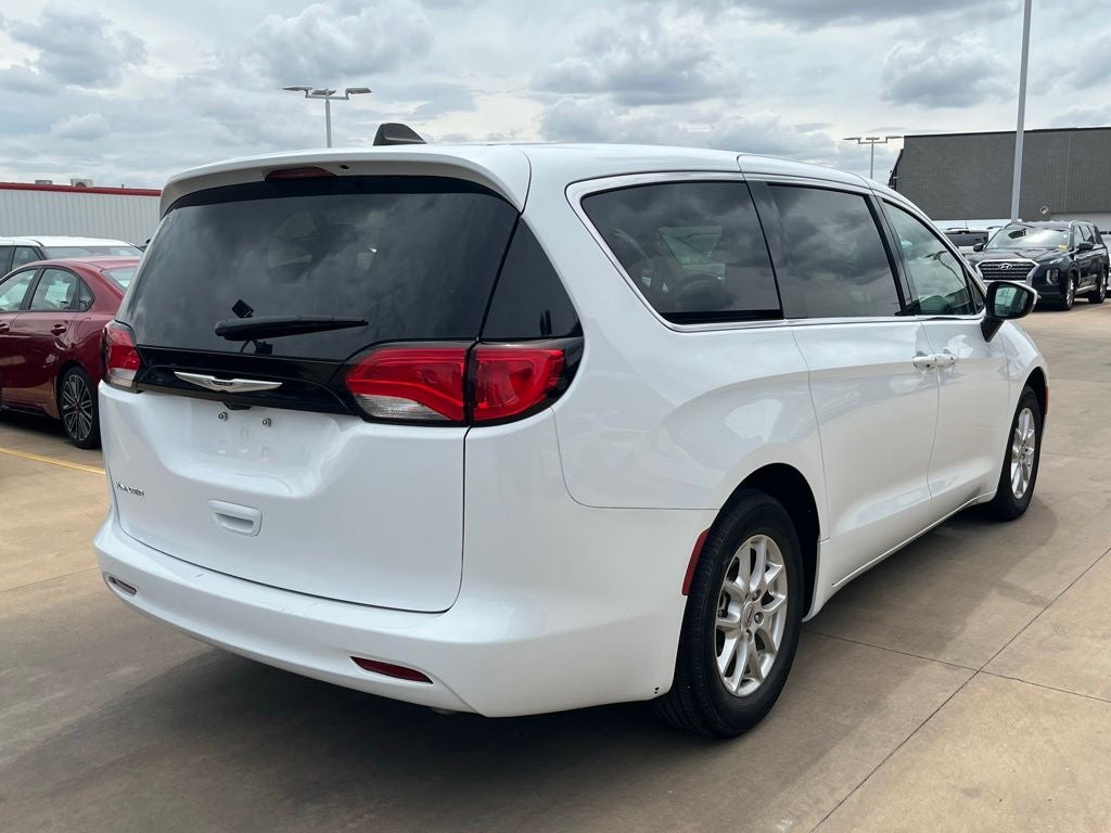 2023 Chrysler Voyager LX