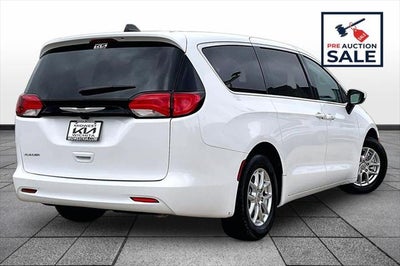 2023 Chrysler Voyager LX