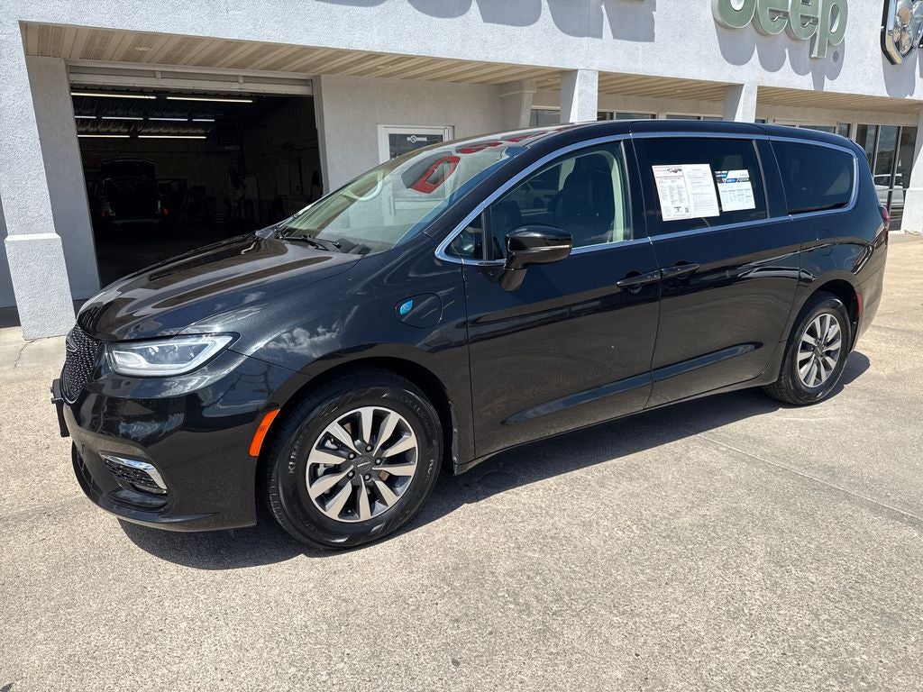 2024 Chrysler Pacifica Select