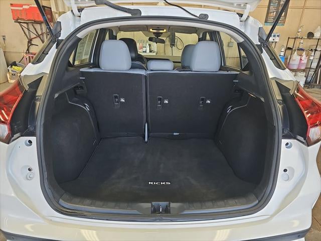2022 Nissan Kicks SR