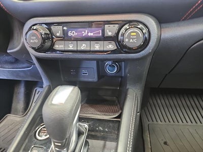 2022 Nissan Kicks SR