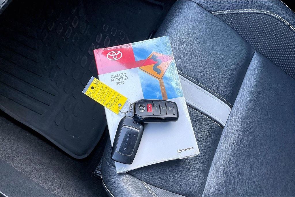 2025 Toyota CAMRY SE