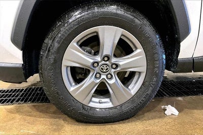 2022 Toyota RAV4 HYBRID LE