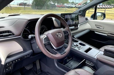 2024 Toyota Sienna Platinum 7 Passenger
