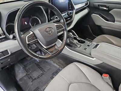 2023 Toyota HIGHLANDER XLE