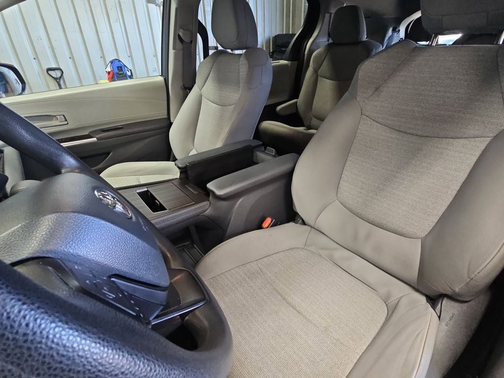 2024 Toyota SIENNA LE LE 8 Passenger