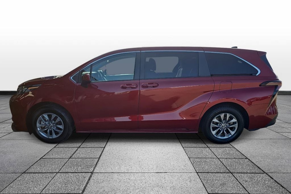 2024 Toyota SIENNA LE LE 8 Passenger
