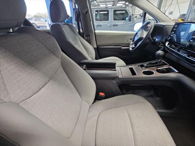 2024 Toyota SIENNA LE LE 8 Passenger
