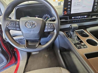 2024 Toyota SIENNA LE LE 8 Passenger