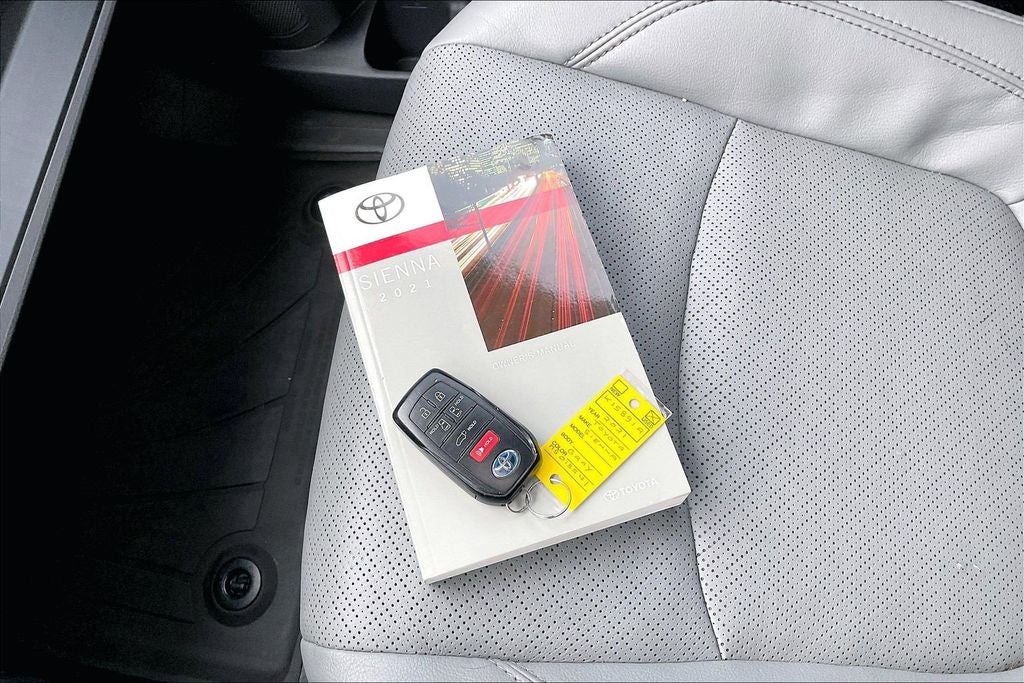 2021 Toyota SIENNA LIMITED Limited 7 Passenger