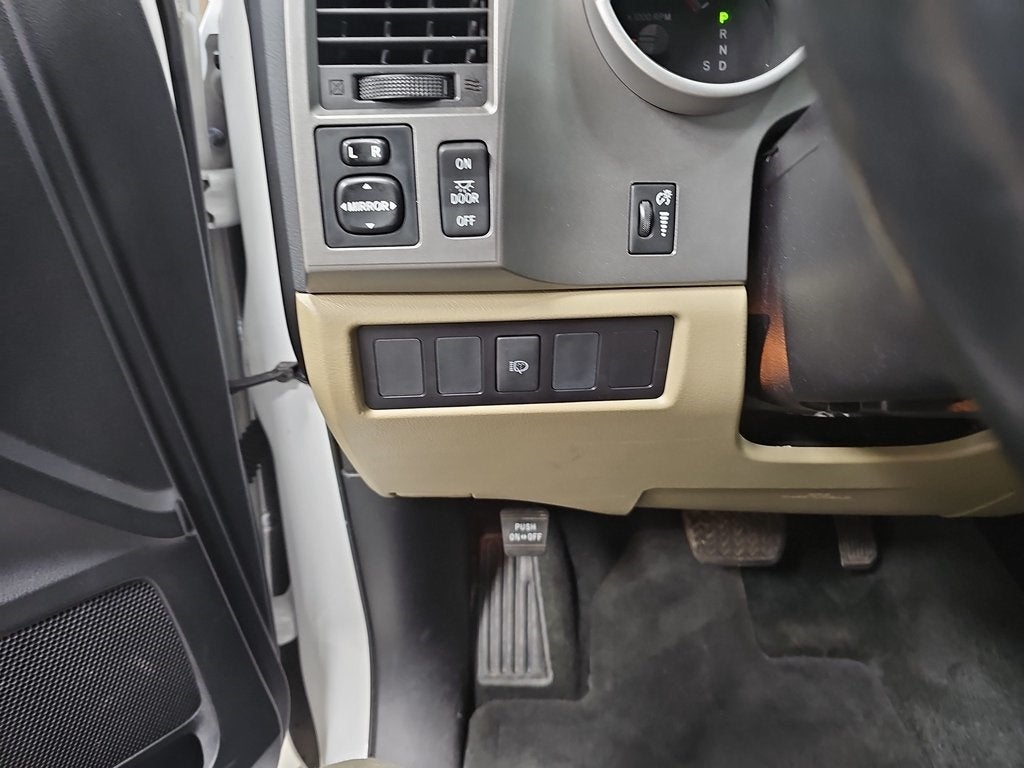 2015 Toyota Sequoia SR5 5.7L