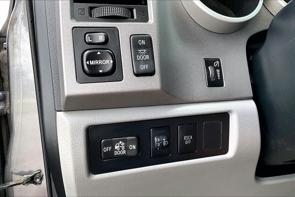 2011 Toyota TUNDRA 4X4 Grade CrewMax