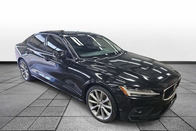 2021 Volvo S60 T6 Momentum