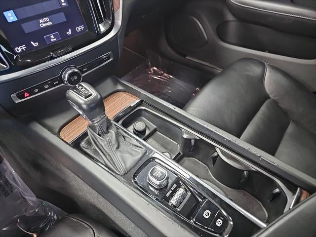 2021 Volvo S60 T6 Momentum