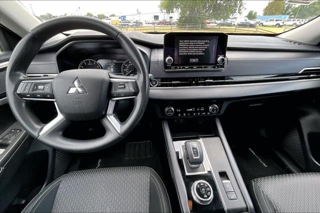 2024 Mitsubishi Outlander ES