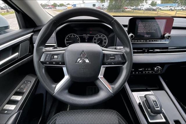 2024 Mitsubishi Outlander ES