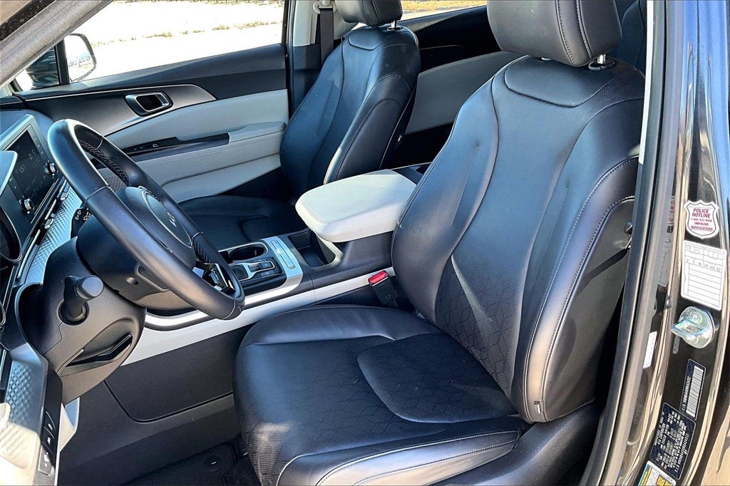 2024 Kia Carnival LX