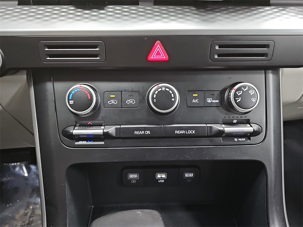 2024 Kia Carnival LX