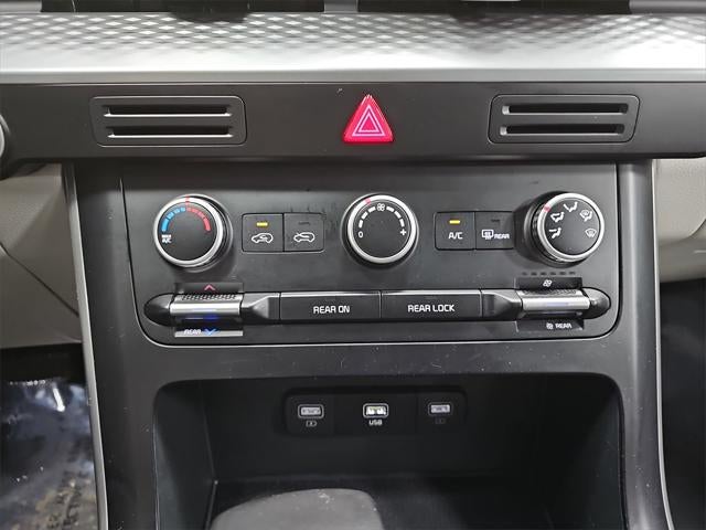 2024 Kia Carnival LX