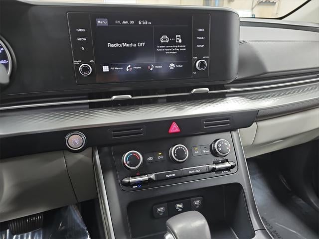 2024 Kia Carnival LX