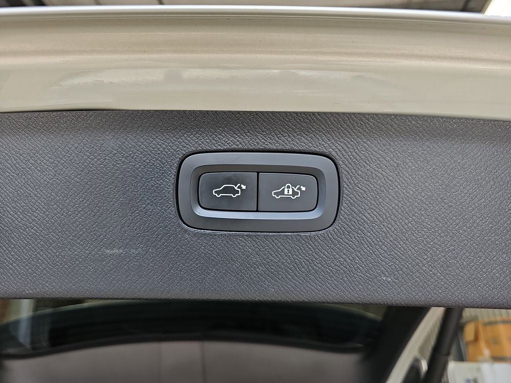 2022 Volvo XC90 T6 Inscription
