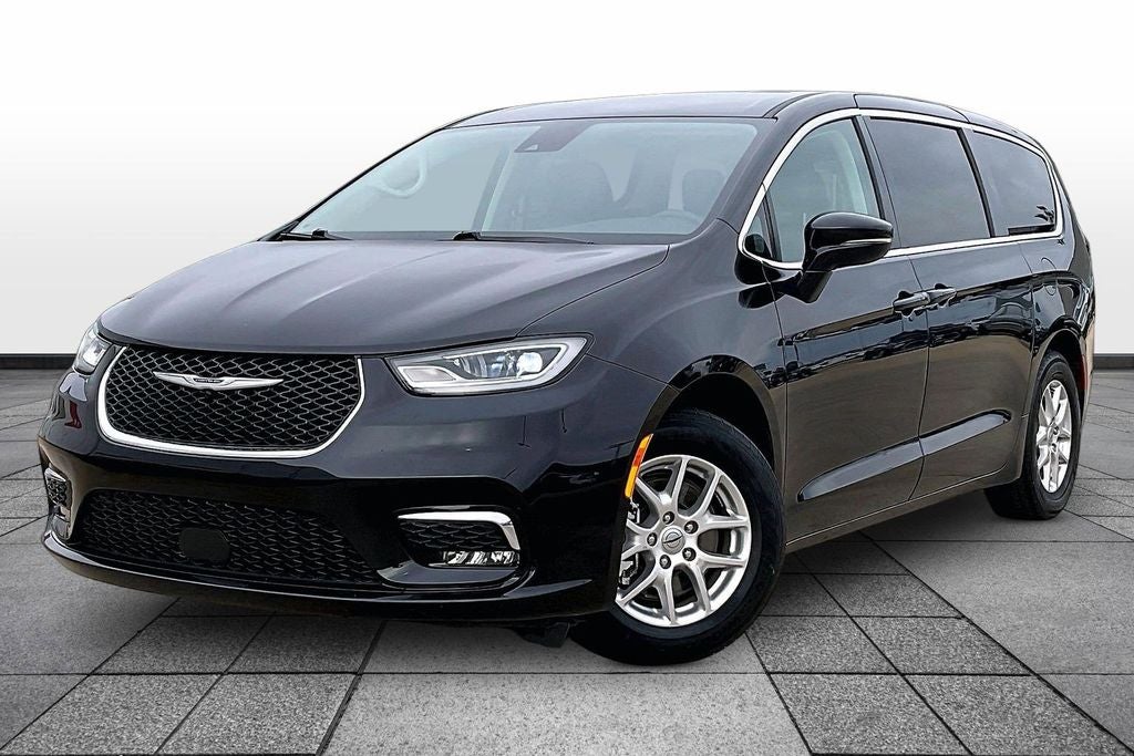 2024 Chrysler Pacifica Touring L's photo