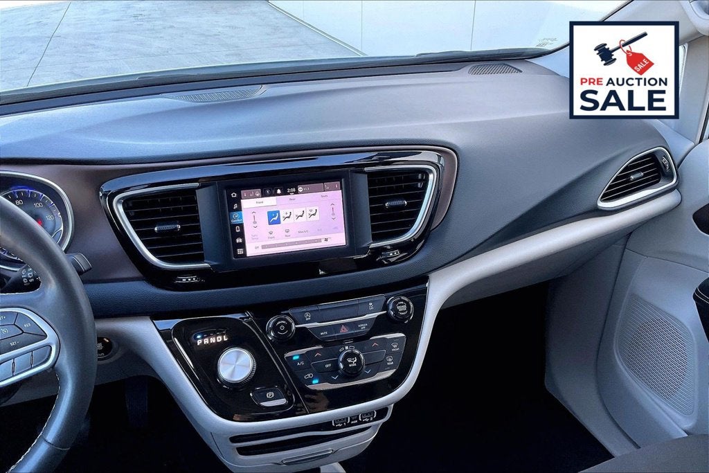2023 Chrysler Voyager LX