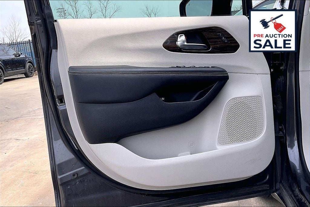 2023 Chrysler Pacifica Hybrid Limited