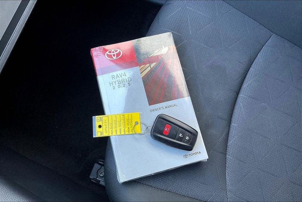 2025 Toyota RAV4 Hybrid XLE