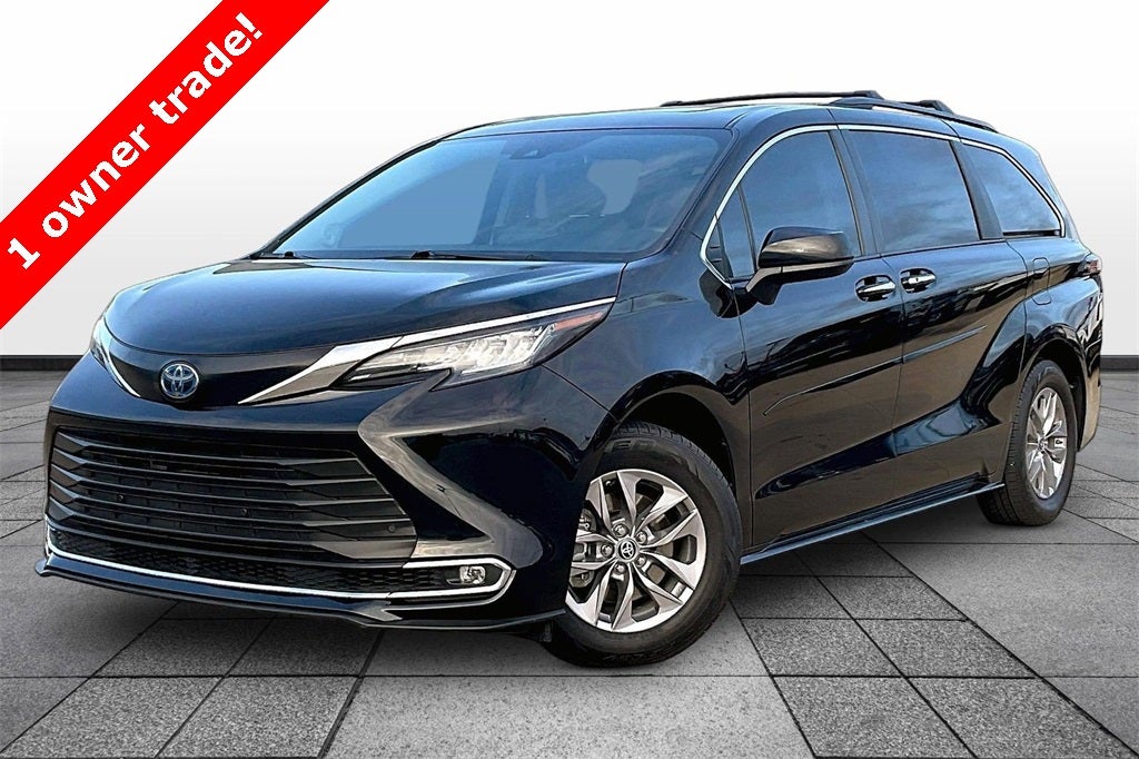 2022 Toyota Sienna XLE 8 Passenger