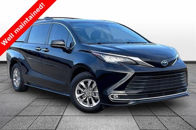 2022 Toyota Sienna XLE 8 Passenger