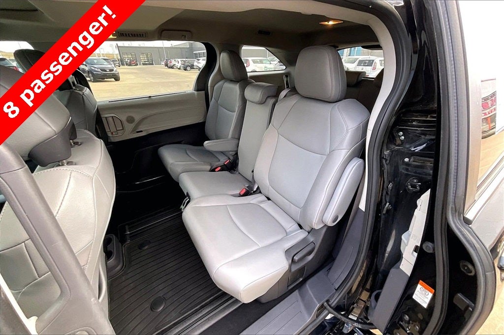 2022 Toyota Sienna XLE 8 Passenger