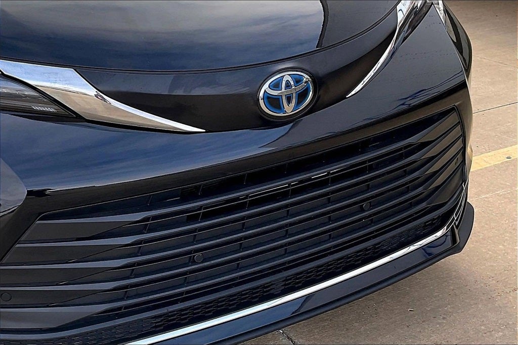 2022 Toyota Sienna XLE 8 Passenger