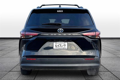 2022 Toyota Sienna XLE 8 Passenger
