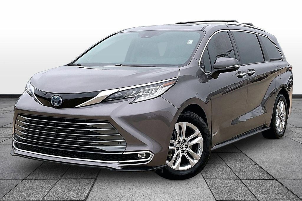 2021 Toyota Sienna Limited 7-Passenger Hybrid FWD's photo