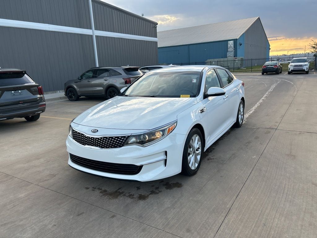 2017 Kia Optima EX AT's photo