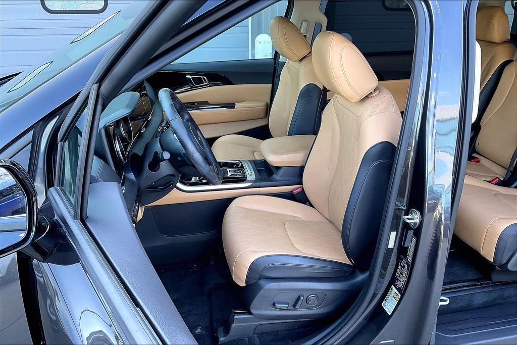 2023 Kia Carnival EX