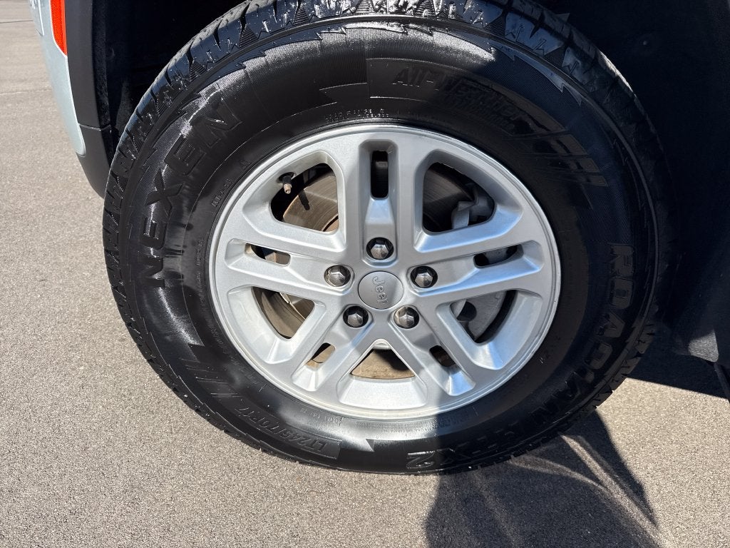 2023 Jeep Grand Cherokee Laredo 4x4